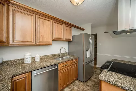 Kitchen - 7 Nicolet Dr, Manchester, MO 63011 photo 5 of 5
