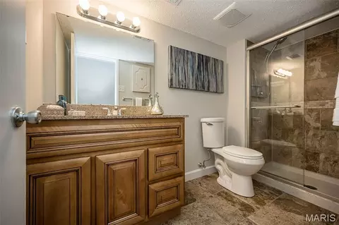 Bath - 7 Nicolet Dr, Manchester, MO 63011 photo 3 of 3