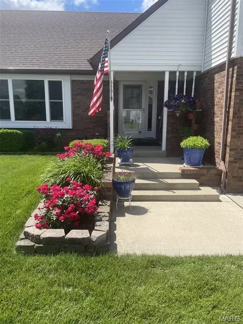 320 Adam Ct, Mascoutah, IL 62258