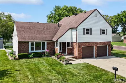 320 Adam Ct, Mascoutah, IL 62258
