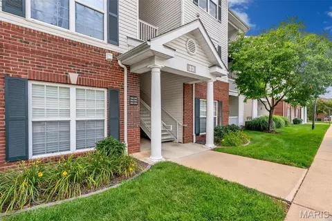 33 Kassebaum Ln #300, Saint Louis, MO 63129
