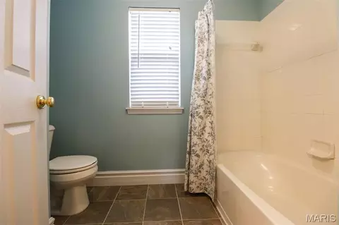 Bath - 108 Woodside Ct, Arnold, MO 63010 photo 6 of 6