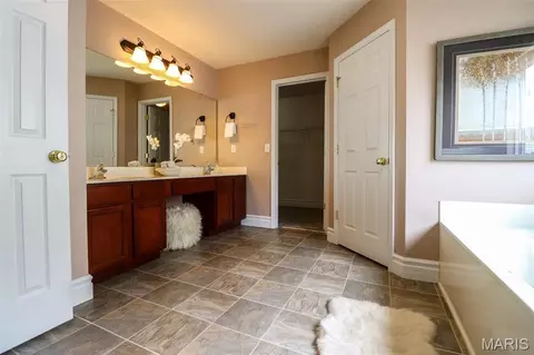 Bath - 108 Woodside Ct, Arnold, MO 63010 photo 2 of 6