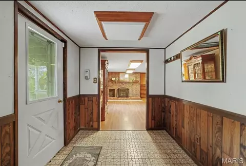Entry Way - 559 Brush Creek Rd, Saint Clair, MO 63077 photo 1 of 5