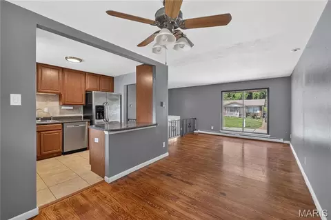 Living - 3357 Biscayne Blvd, Arnold, MO 63010 photo 4 of 9