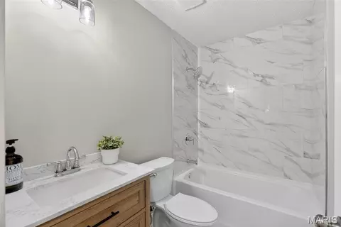 Bath - 847 Palm Bay Dr, Ellisville, MO 63021 photo 2 of 4