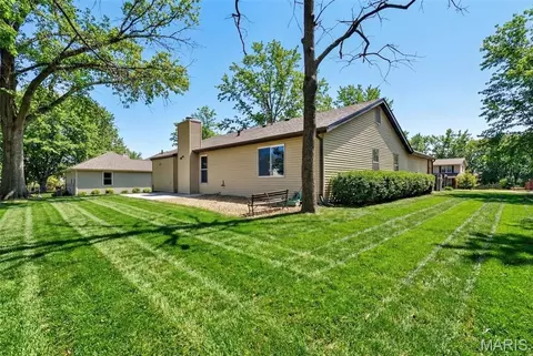 Exterior - 847 Palm Bay Dr, Ellisville, MO 63021 photo 2 of 7