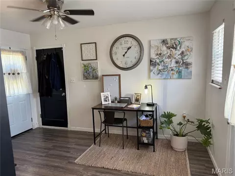 Entry Way - 701 Vine St, Festus, MO 63028 photo 2 of 3