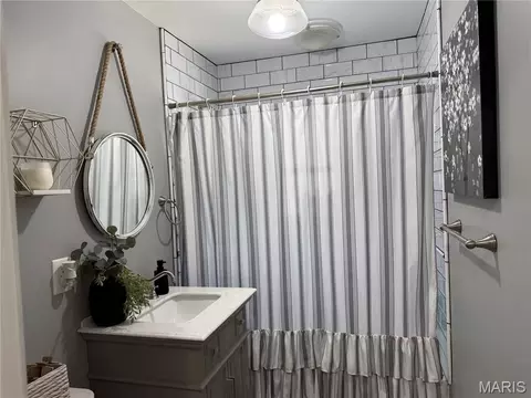 Bath - 701 Vine St, Festus, MO 63028 photo 1 of 5