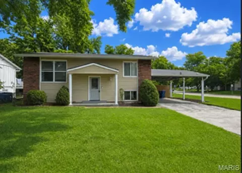 12005 Glenpark Dr, Maryland Heights, MO 63043