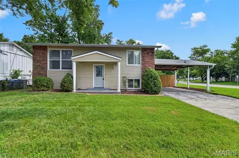 12005 Glenpark Dr, Maryland Heights, MO 63043