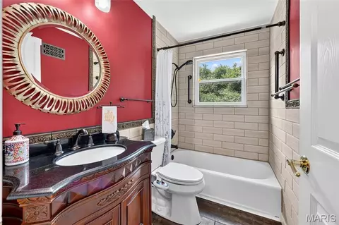 Bath - 1522 Pheasant Ridge Dr, Ellisville, MO 63011 photo 2 of 5