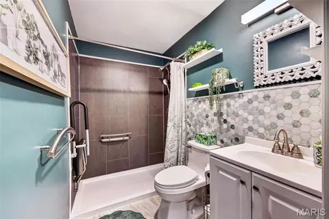 Bath - 1522 Pheasant Ridge Dr, Ellisville, MO 63011 photo 4 of 5
