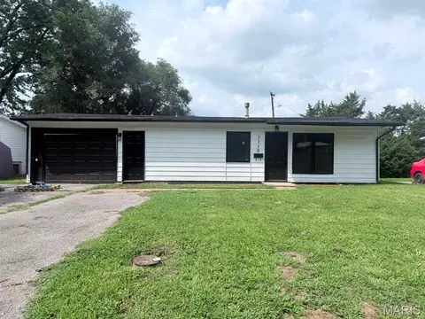 1110 Saint Michael Dr, Cahokia, IL 62206