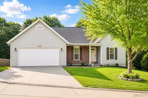 1328 Oakwood St, Jackson, MO 63755 photo 1