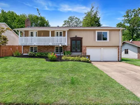 1431 Summerhaven Dr, Saint Louis, MO 63146
