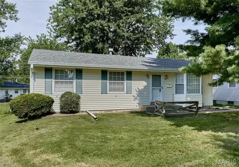 585 S Lafayette St, Florissant, MO 63031
