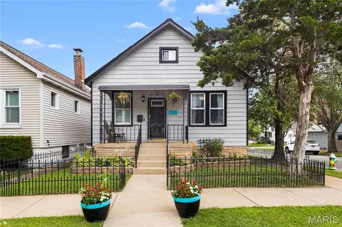 5722 Morganford Rd, Saint Louis, MO 63116