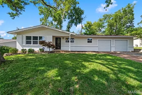 12313 Tempo Dr, Saint Louis, MO 63146