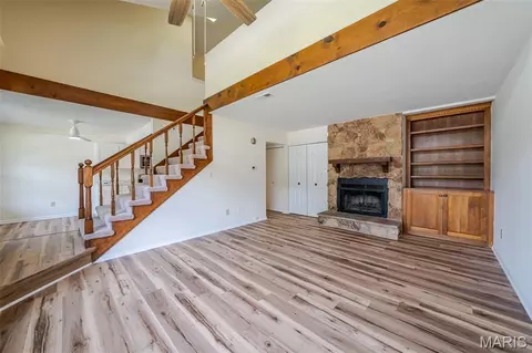 Living - 6 Rabbit Trail Dr, Washington, MO 63090 photo 3 of 4