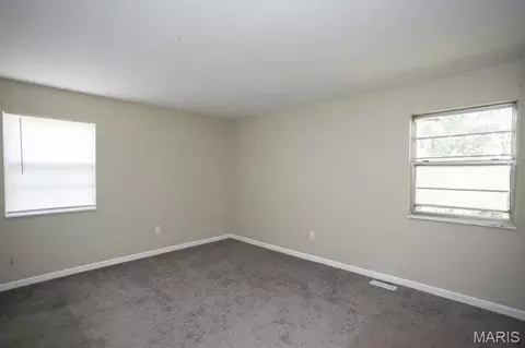 Bedroom - 111 Barnett, Dixon, MO 65459 photo 4 of 10