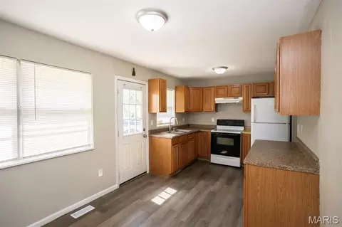 Kitchen - 111 Barnett, Dixon, MO 65459 photo 2 of 3