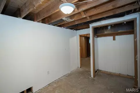 Bedroom - 111 Barnett, Dixon, MO 65459 photo 10 of 10