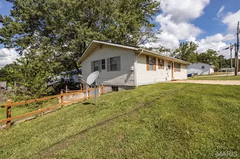 Exterior - 111 Barnett, Dixon, MO 65459 photo 1 of 4