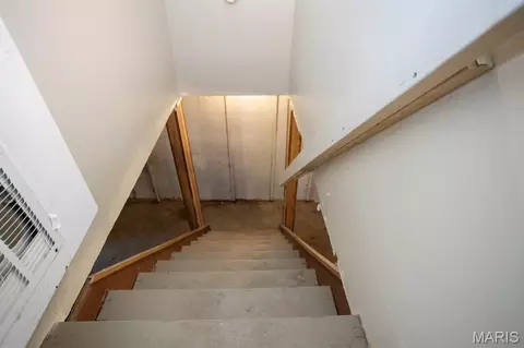 Entry Way - 111 Barnett, Dixon, MO 65459 photo 3 of 5