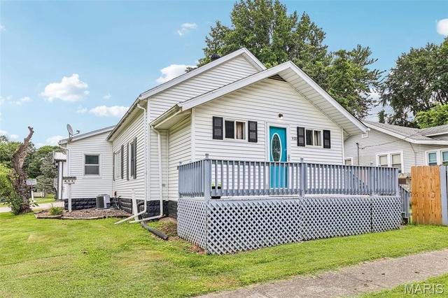 1120 N Jefferson St, Litchfield, IL 62056