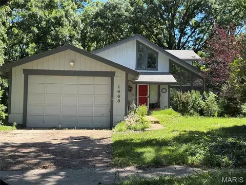 1668 Rishon Hill Dr, Saint Louis, MO 63146