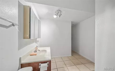 Entry Way - 3891 E Lindberg Rd, Cuba, MO 65453 photo 7 of 8