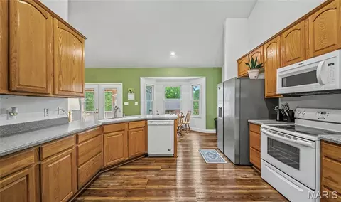 Kitchen - 3891 E Lindberg Rd, Cuba, MO 65453 photo 1 of 2