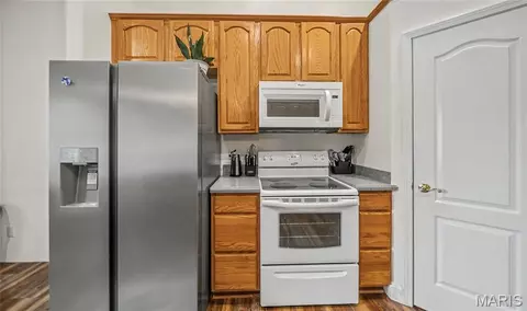 Kitchen - 3891 E Lindberg Rd, Cuba, MO 65453 photo 2 of 2