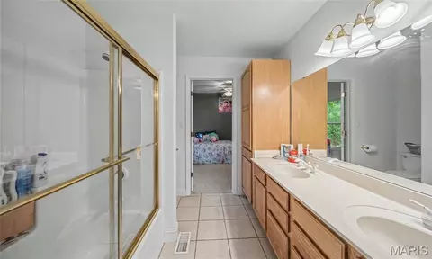 Entry Way - 3891 E Lindberg Rd, Cuba, MO 65453 photo 5 of 8