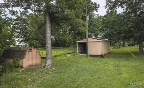 Exterior - 3891 E Lindberg Rd, Cuba, MO 65453 photo 8 of 14
