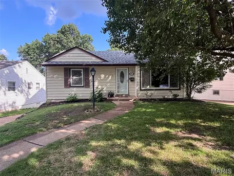 986 Woodbine Dr, Crestwood, MO 63126