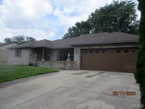 113 Rose Marie Dr, Belleville, IL 62220