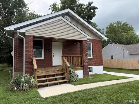 10315 Maddox Pl, Overland, MO 63114