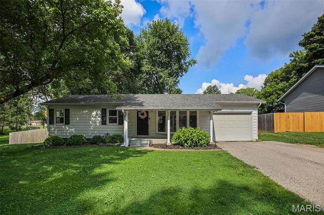 31 Grainey Dr, Glen Carbon, IL 62034