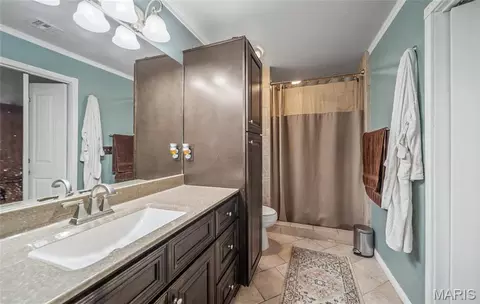 Bath - 10180 Summerfield Dr, Rolla, MO 65401 photo 2 of 4