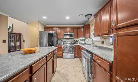 Kitchen - 10180 Summerfield Dr, Rolla, MO 65401 photo 2 of 2