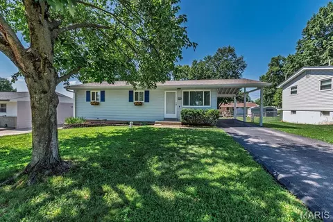 1217 Clearview Dr, Saint Charles, MO 63303
