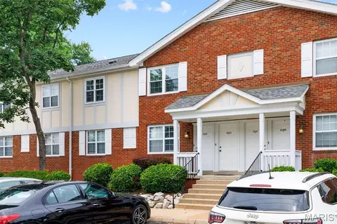 8913 N Swan Cir, Saint Louis, MO 63144