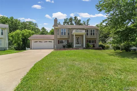 704 Sportsmans Ct, Warrenton, MO 63383