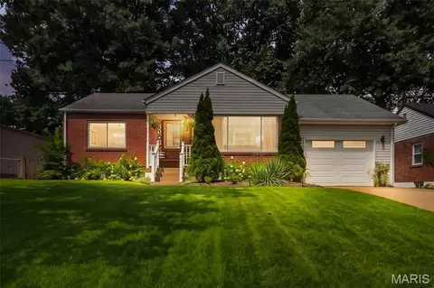 1107 Selma Ave, Webster Groves, MO 63119