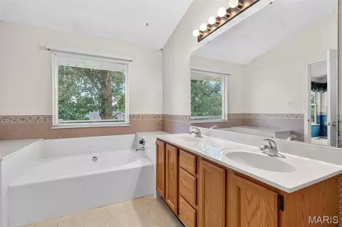 Bath - 7 Cornwallis Ct, O'fallon, MO 63368 photo 2 of 5