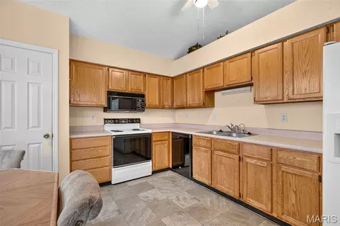Kitchen - 7 Cornwallis Ct, O'fallon, MO 63368 photo 2 of 3