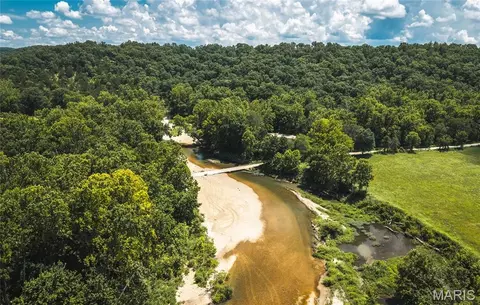 000 Green Ridge Dr, Climax Springs, MO 65324