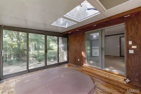 Exterior - 6 Deer Creek Dr, O'fallon, MO 63366 photo 3 of 5